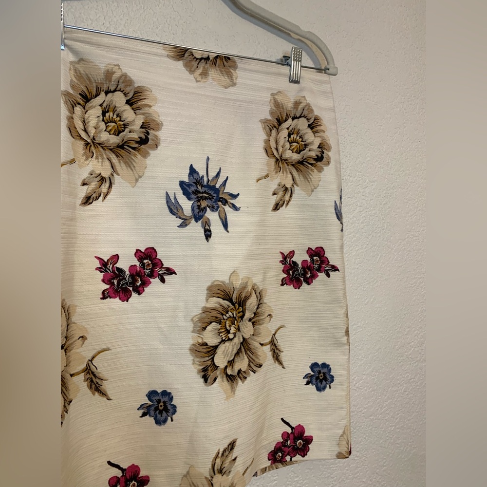 Ann Taylor Pencil Skirt Womens 10 Cream Floral Lined Knee Length Cotton Blend - Picture 3 of 6